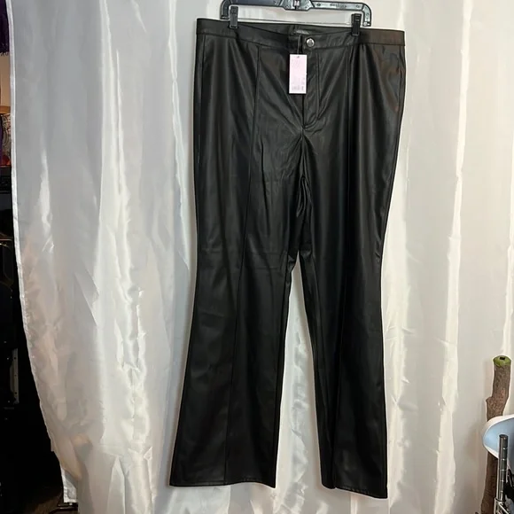 Women’s pleather pants. 1935 - Picture 1 of 4